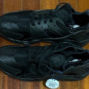 Nike Black Women’s Huarache Sneakers. New in box with proof of authenticity.